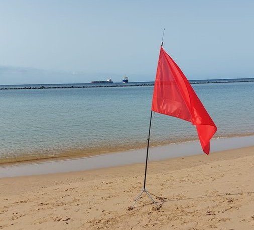 Santa Cruz reabre el tramo de Las Teresitas cerrado por contaminación en el agua