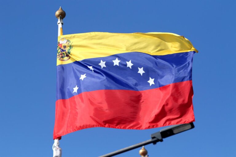 Las tensiones diplomáticas con Venezuela pone en riesgo la ayuda a los canarios en el país