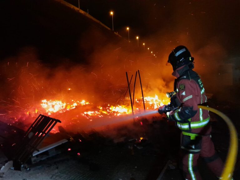 Incendio de una vivienda deshabitada en la capital grancanaria