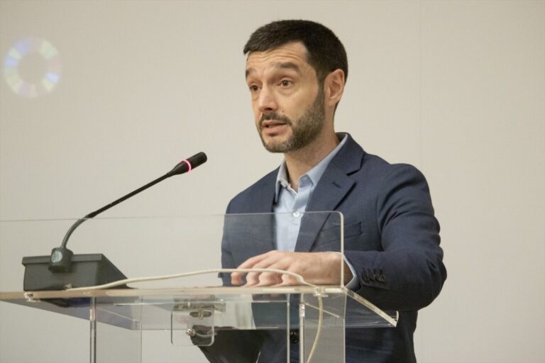 Sumar presentará una propuesta para subir impuestos a los pisos turísticos