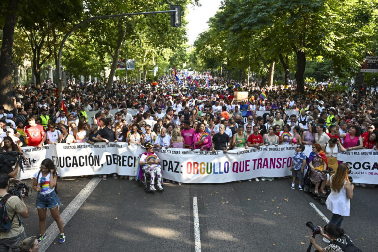 Más de 300.000 personas disfrutan de la manifestación del Orgullo en Madrid