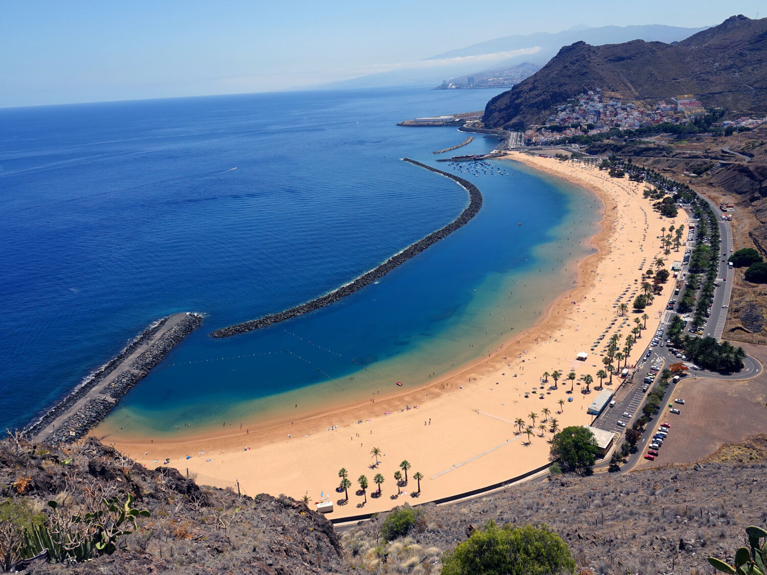 Muere una mujer de unos 60 años tras ser rescatada del mar en Las Teresitas