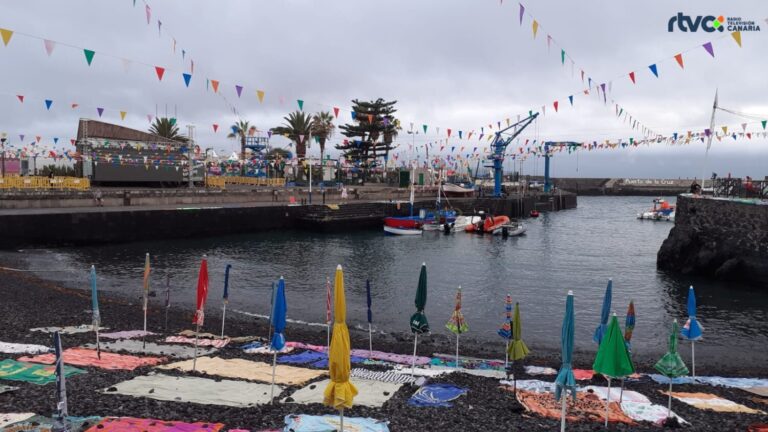 La Virgen del Carmen embarca en Puerto de La Cruz