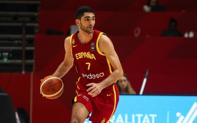 El canario Santi Aldama regresa al entrenamiento de España tras perderse la preparación. Arriba en una imagen de archivo. 