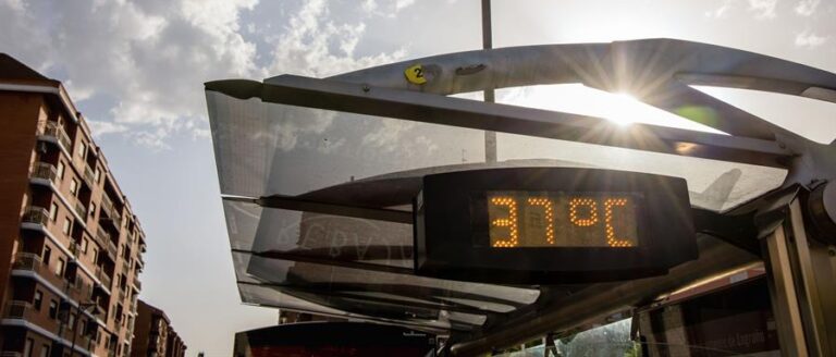 La tercera ola de calor del verano deja catorce comunidades en alerta