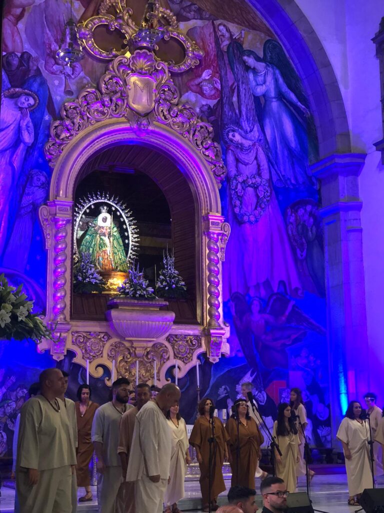 Casimiro Curbelo destaca la imagen de la Virgen de Candelaria en el pregón de las fiestasImagen del momento de la actuación durante el pregón de las fiestas de agosto en honor a la Virgen de La Candelaria