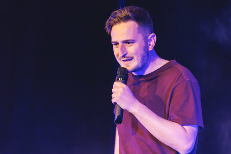 Álvaro Casares llega a Gran Canaria y Tenerife con ‘Check, un show bien’