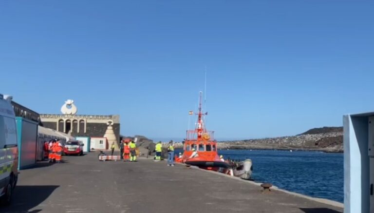 Llega a El Hierro un cayuco con 66 personas, entre ellas 7 niños