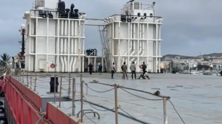 Descubren a 8 polizones de origen senegalés dentro de un “remolcador” noruego