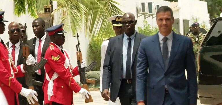 Sánchez busca soluciones a la migración cuando se cumplen 30 años de la ruta canaria