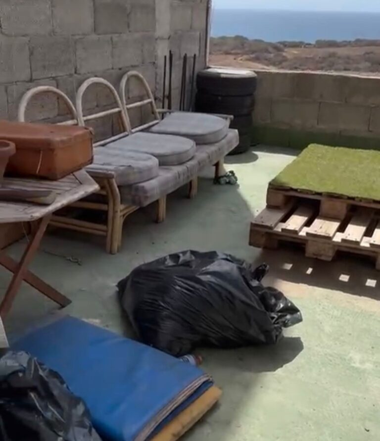 Desamparado un niño de un año que vivía con su madre en una azotea en Arona, en Tenerife