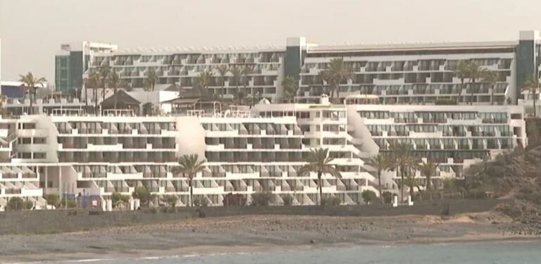 El cabildo de Lanzarote concede la autorización turística provisional al hotel Papagayo Arenas