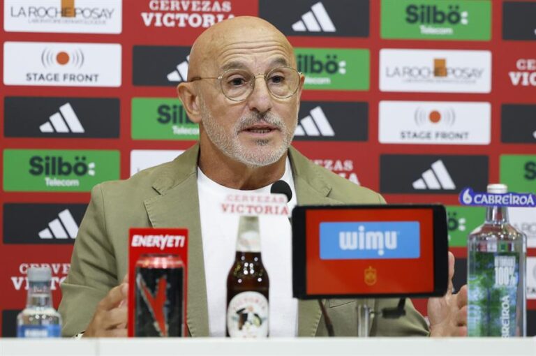 Luis de la Fuente llama a tres canarios: Pedri, Ayoze y Yeremy Pino