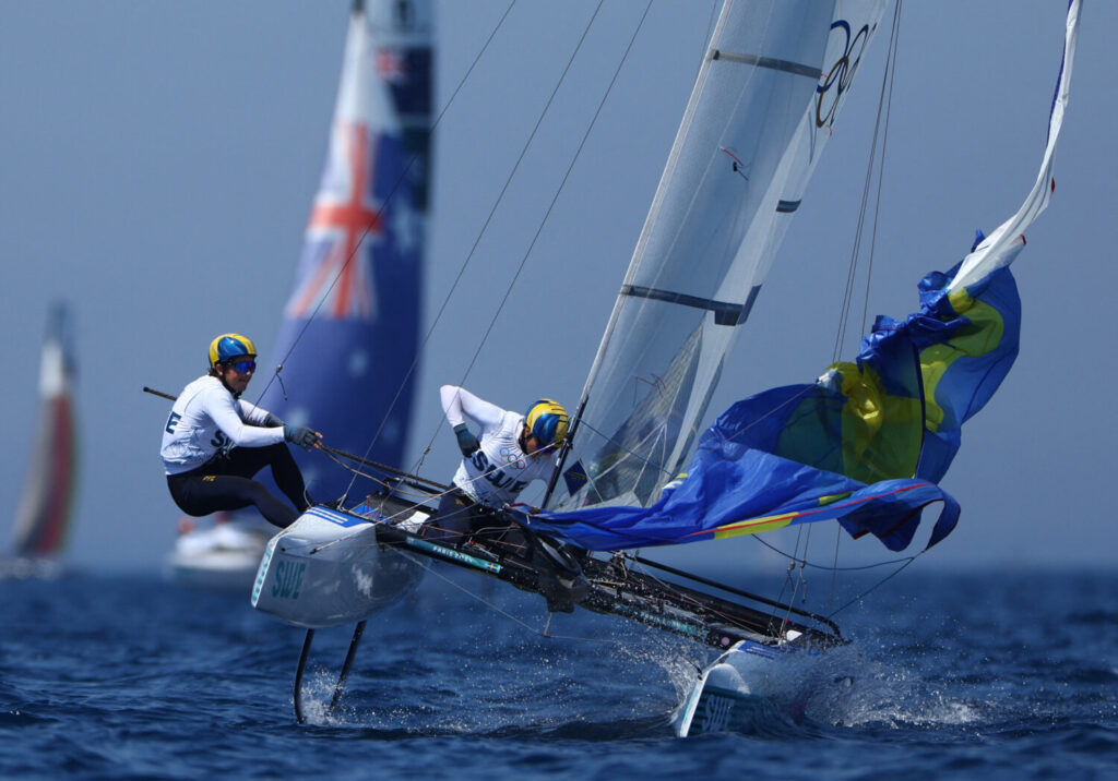 Paris 2024 Olympics - Sailing - Mixed Multihull - Marseille Marina, Marseille, France - August 06, 2024. Emil Jarudd of Sweden and Hanna Jonsson of Sweden in action. REUTERS/Lisi NiesnerJuegos Olímpicos de París 2024 - Vela - Multicasco Mixto - Puerto deportivo de Marsella, Marsella, Francia - 06 de agosto de 2024. Emil Jarudd de Suecia y Hanna Jonsson de Suecia en acción. REUTERS/Lisi Niesner