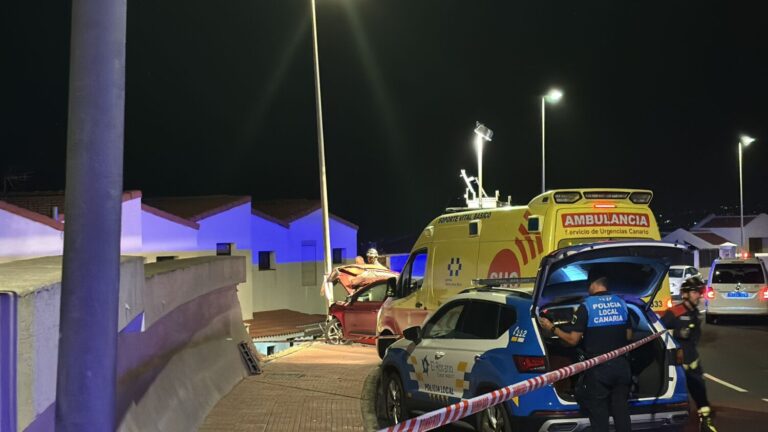 Un conductor choca su vehículo contra un muro en Radazul, Tenerife