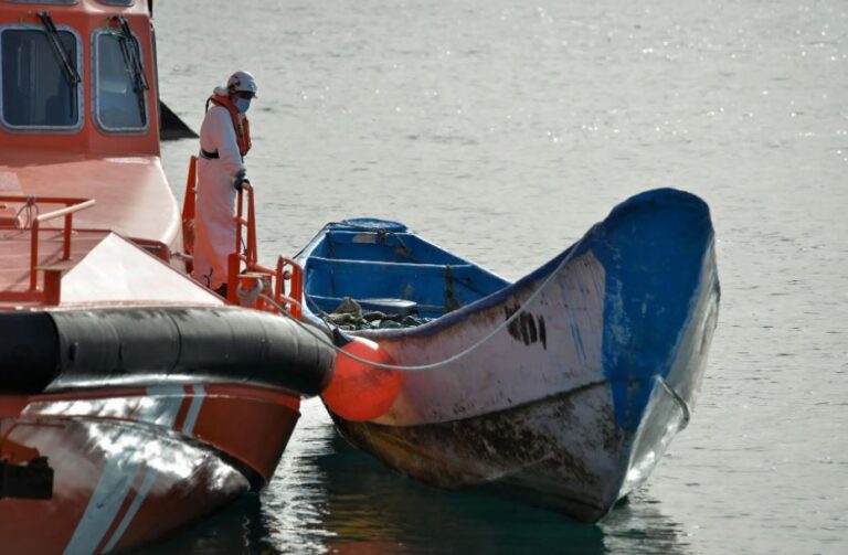 El relato del pescador dominicano que encontró el cayuco con cadáveres, en Canarias Radio