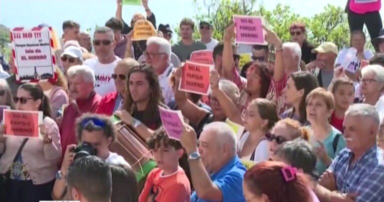 Cientos de personas se manifiestan en contra del Parque Nacional marino del “Mar de las Calmas”