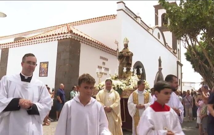 La capital de Lanzarote, Arrecife, conmemora el día grande de sus fiestas en honor a San Ginés. Imagen de archivo