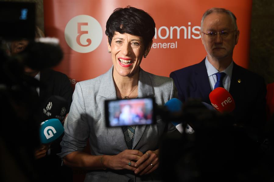 A la espera de la reunión parar modificar la ley de extranjería. Imagen: La ministra de Inclusión, Seguridad Social y Migraciones, Elma Saiz. EFE 