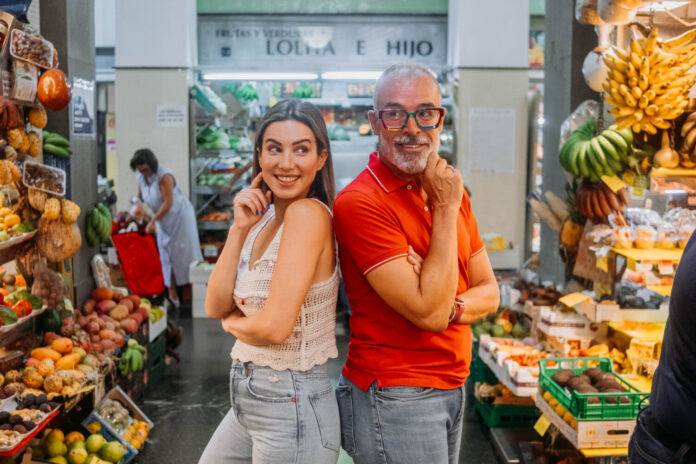Catha González y Kiko Barroso, presentadores de 'COmo en casa'