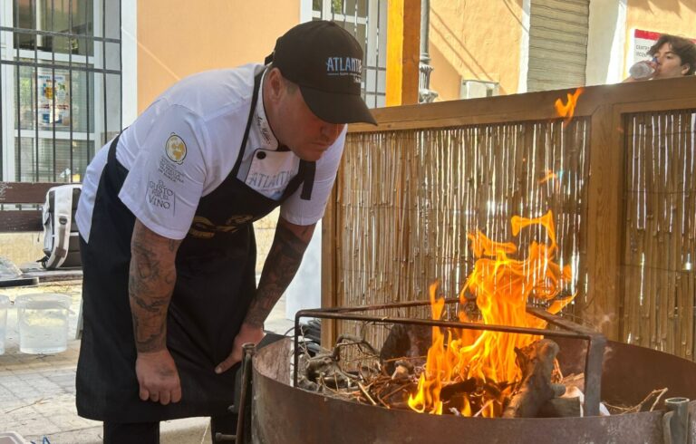 ‘Cebollas Verdes’ conoce al segundo mejor paellero del mundo