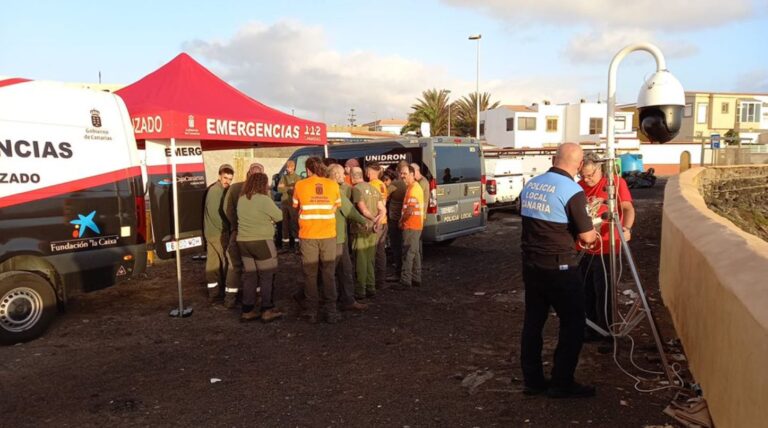 Telde mantiene cerradas al baño cuatro playas tras el derrame de fueloil