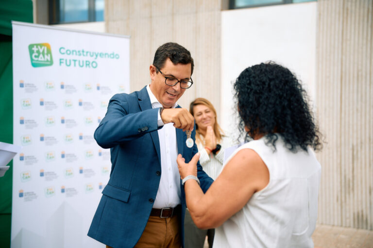 El Gobierno de Canarias entrega 16 viviendas de promoción pública en Ingenio, Gran Canaria