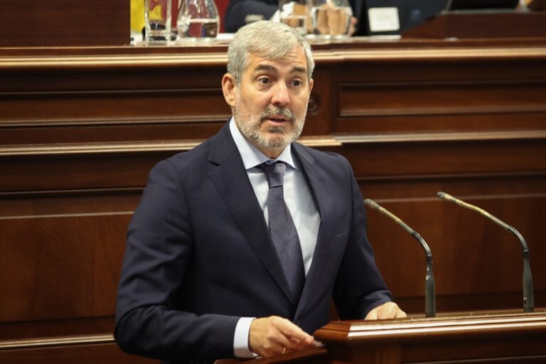 Clavijo no entiende que la Fiscalía “atosigue” a Canarias con los menores