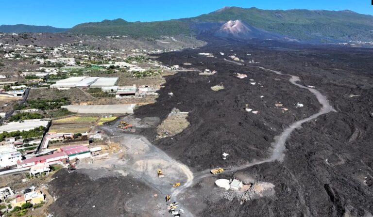 Afectados por el volcán exigen los 100 millones prometidos por el Estado