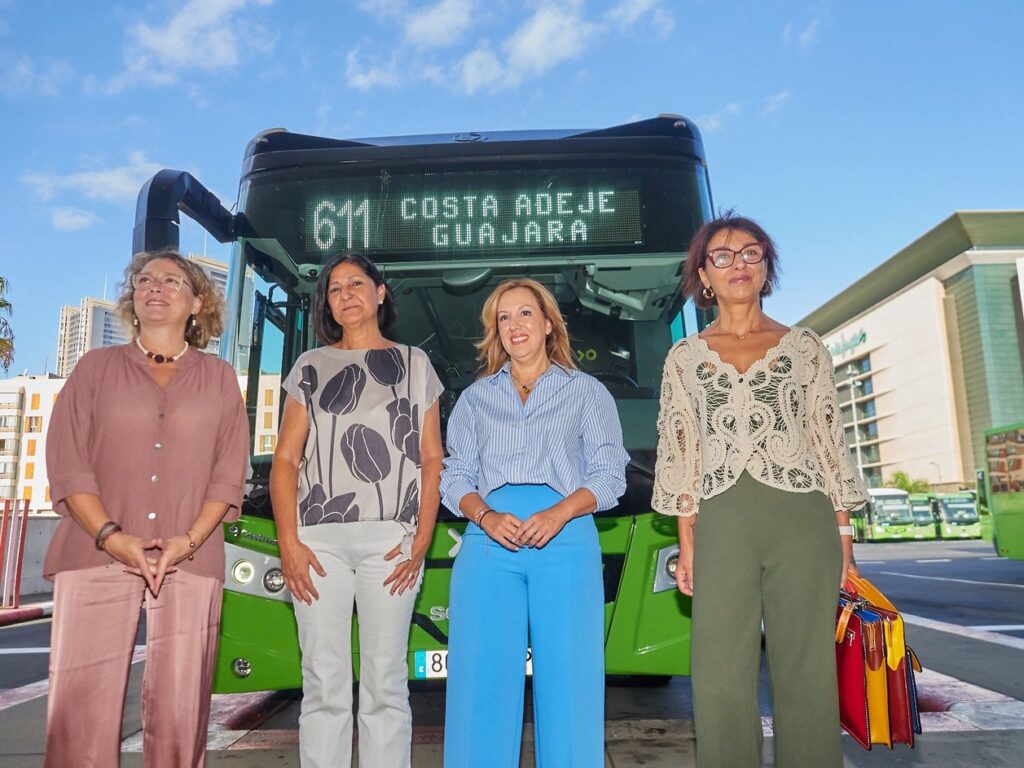 Tenerife duplica las guaguas lanzadera universitarias para el Norte y Sur