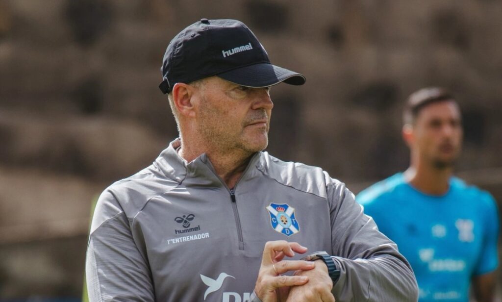 Pepe Mel, durante un entrenamiento del CD Tenerife de esta temporada