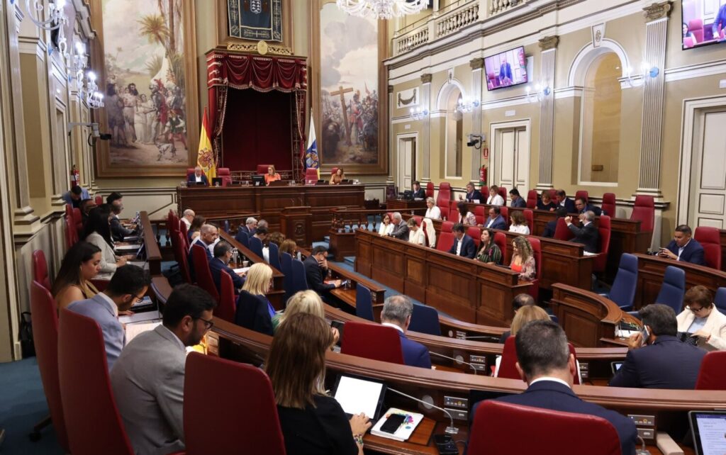 Pleno del Parlamento de Canarias