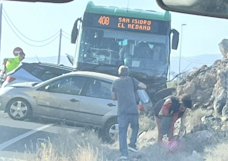 Una persona fallecida y ocho heridas en un accidente de tráfico en El Médano