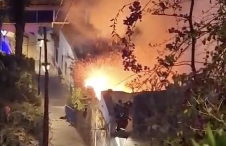 Incendio en una casa abandonada en el Puerto de la Cruz