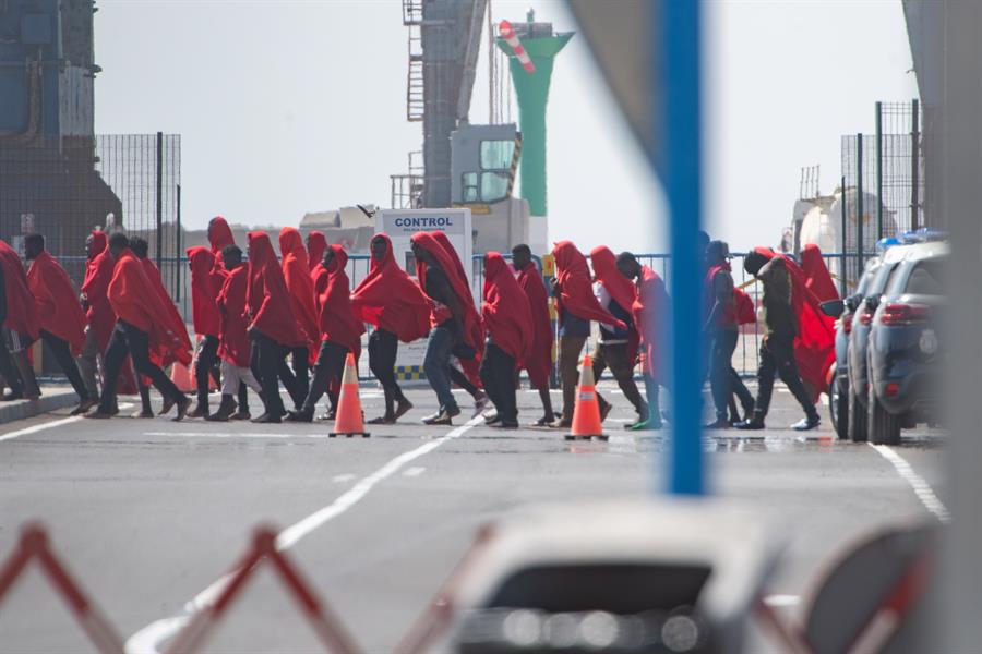 Grupo de migrantes llegados este lunes, 23 de septiembre, a Fuerteventura. Imagen EFE