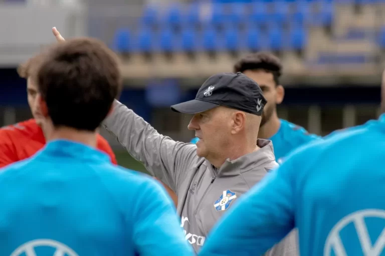 Pepe Mel inspira optimismo en su debut con el Tenerife