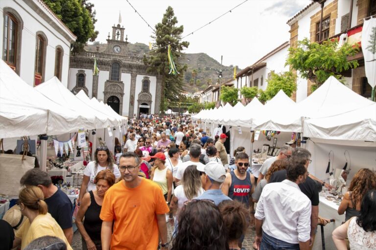 La Muestra de Artesanía del Pino 2024 recorre las calles de Teror