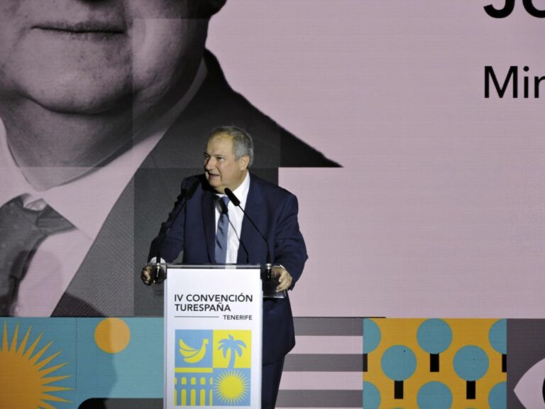 Jordi Hereu afirma que el sector turístico “marca goles y es líder”