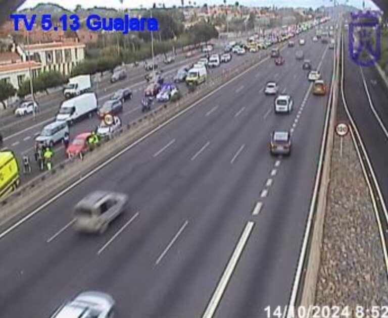 Dos vehículos chocan en la TF-5