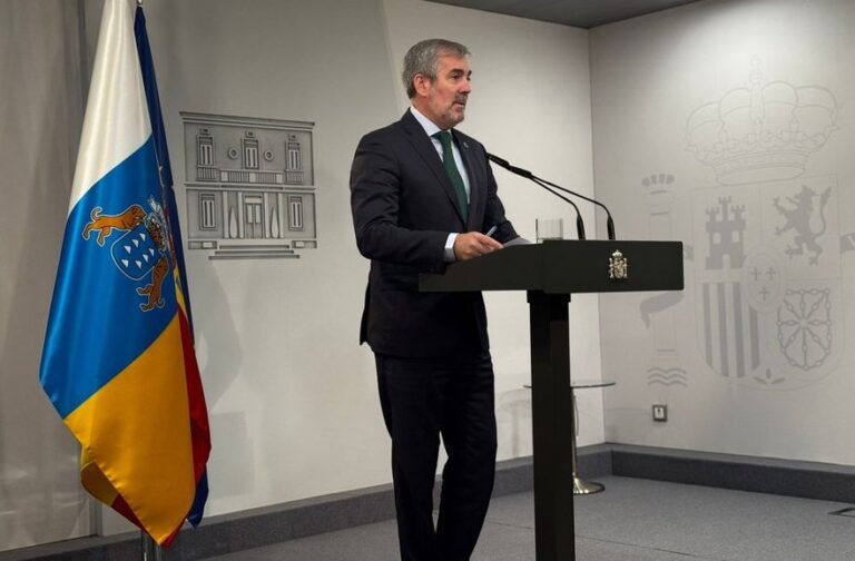 Clavijo le transmite a Sánchez la “decepción” de Canarias con el Gobierno por la crisis migratoria