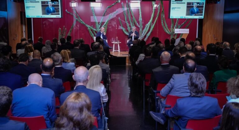 Clavijo dice que si fuera Pedro Sánchez convocaría elecciones