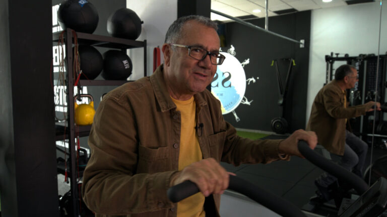 Los personajes de Calero visitan a los abuelos más activos de Canarias