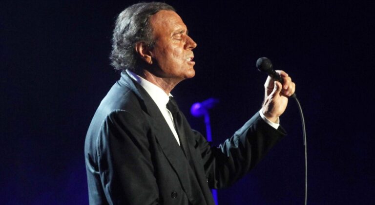Julio Iglesias desmiente su retiro