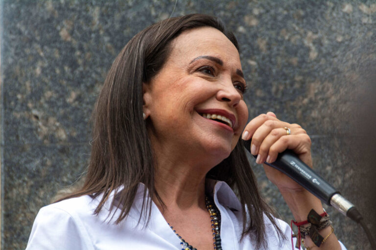 Maduro dice que Machado se está “preparando” para irse de Venezuela