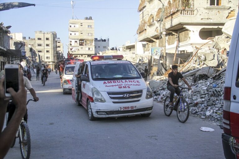 Al menos siete muertos en un bombardeo contra una escuela en Gaza