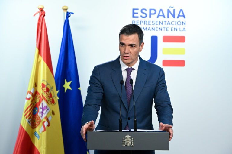 Sánchez rechaza los centros de deportación fuera de la UE