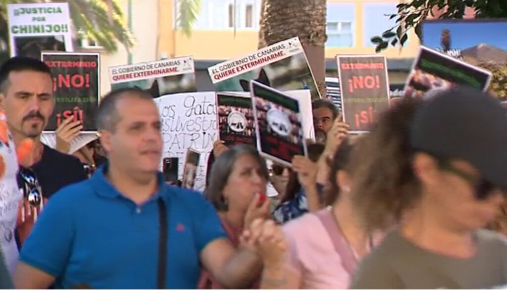 Manifestantes, este domingo, durante las protestas por la supuesta vulneración de la ley de protección animal