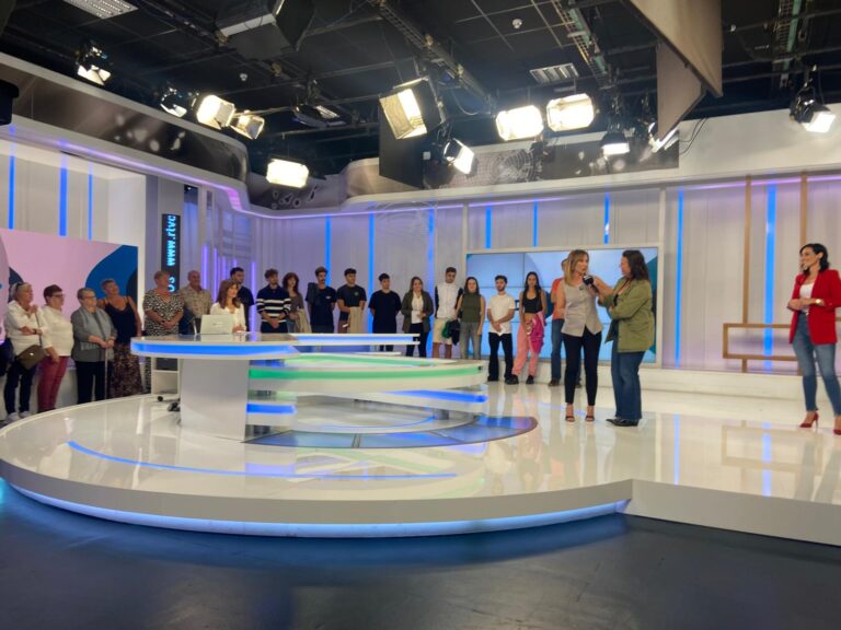 Televisión Canaria abre sus puertas a un centenar de canarios
