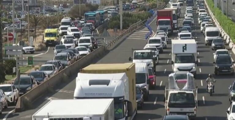 Largas colas en la GC-1 por un incidente sin heridos