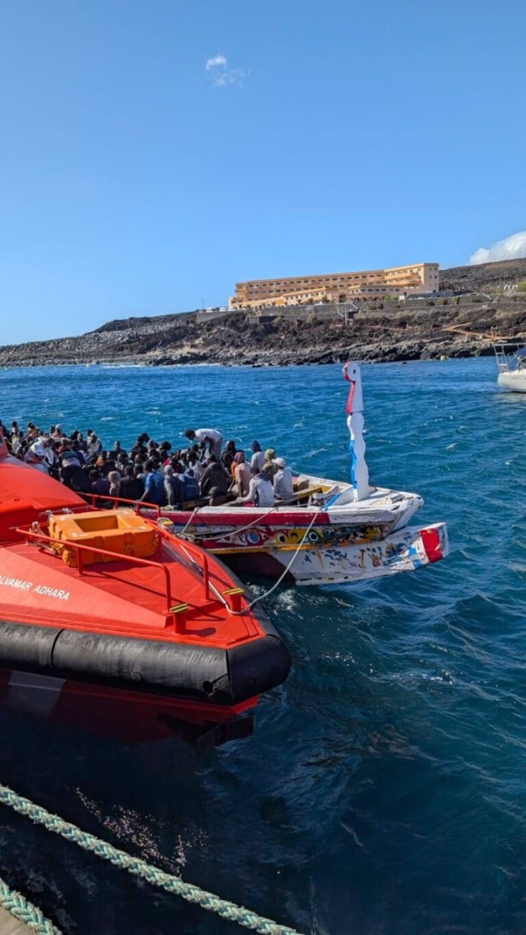 Llega a El Hierro un cayuco con 175 personas, entre ellas un fallecido y nueve bebés